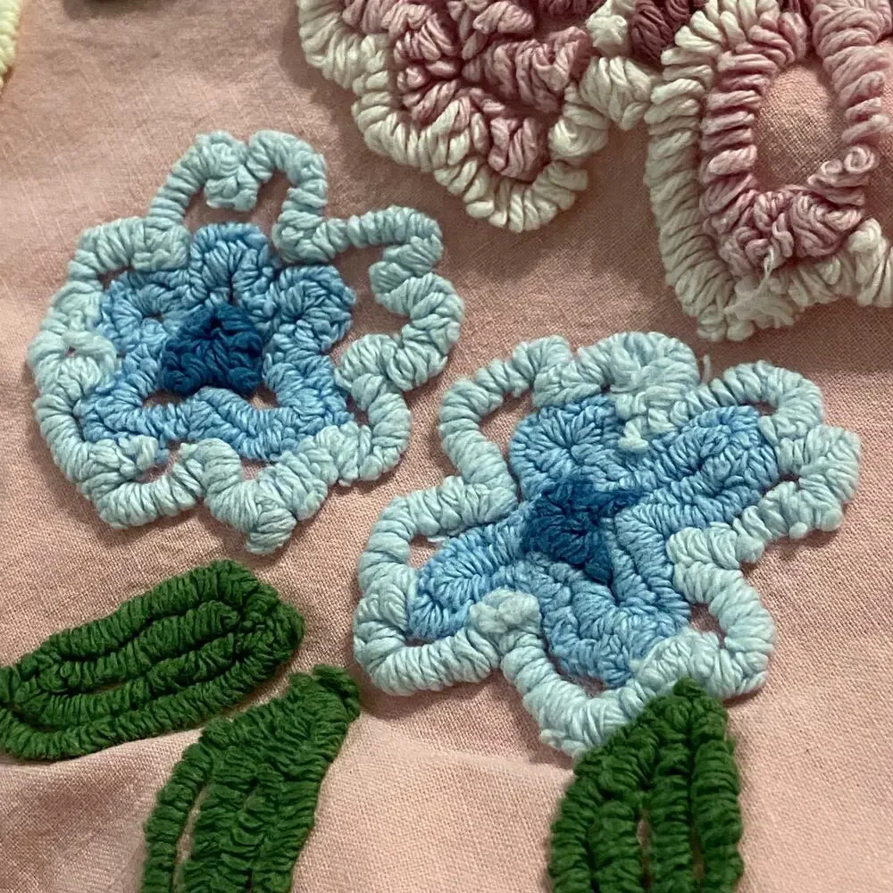 Vtg Cabin Crafts Needle Tuft Chenille Bedspread Full Size Ruffle Pink Floral